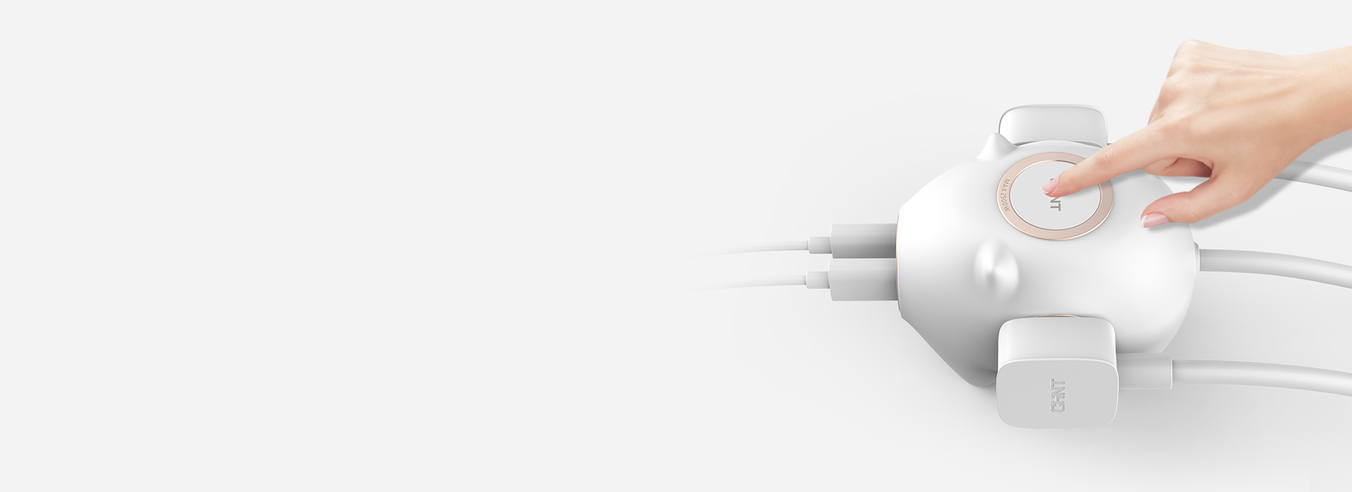 立体集成，双方位插孔 创新不止一面。正...