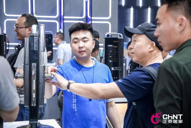 第十届门博会：888集团智能锁引领“智·简生活”风向潮