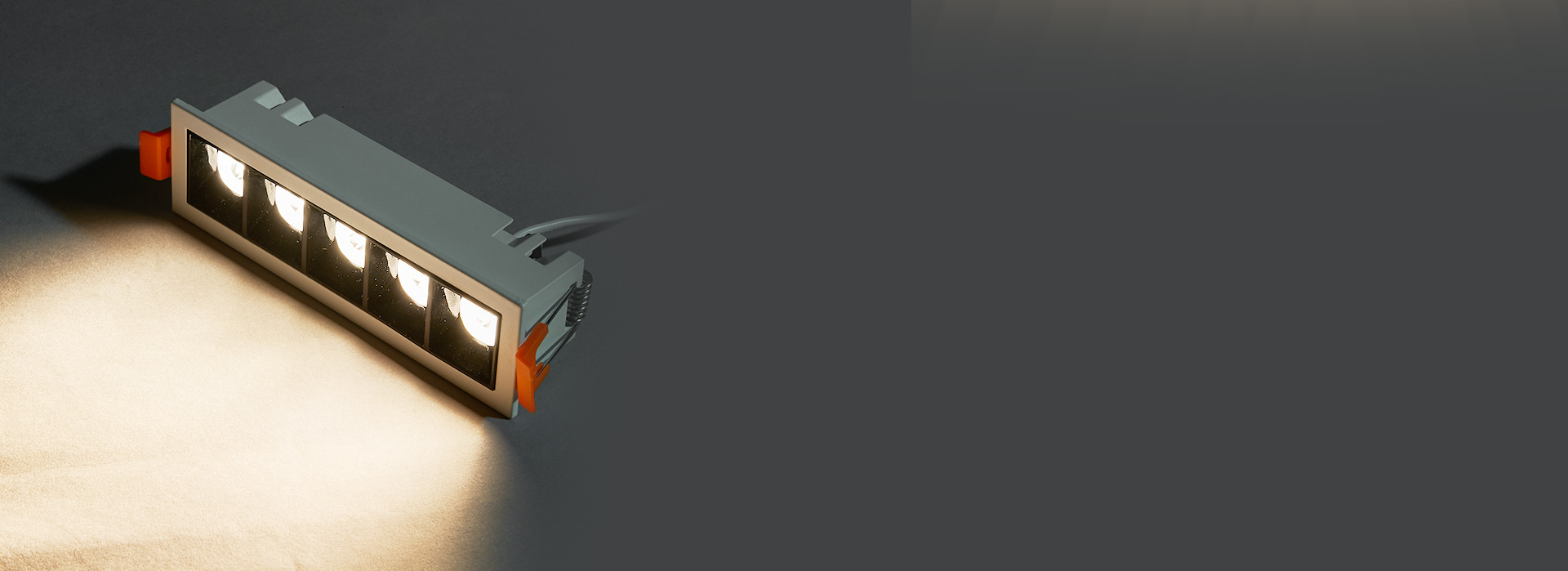 光源深藏，护眼防眩光 光源深藏，减少眩...