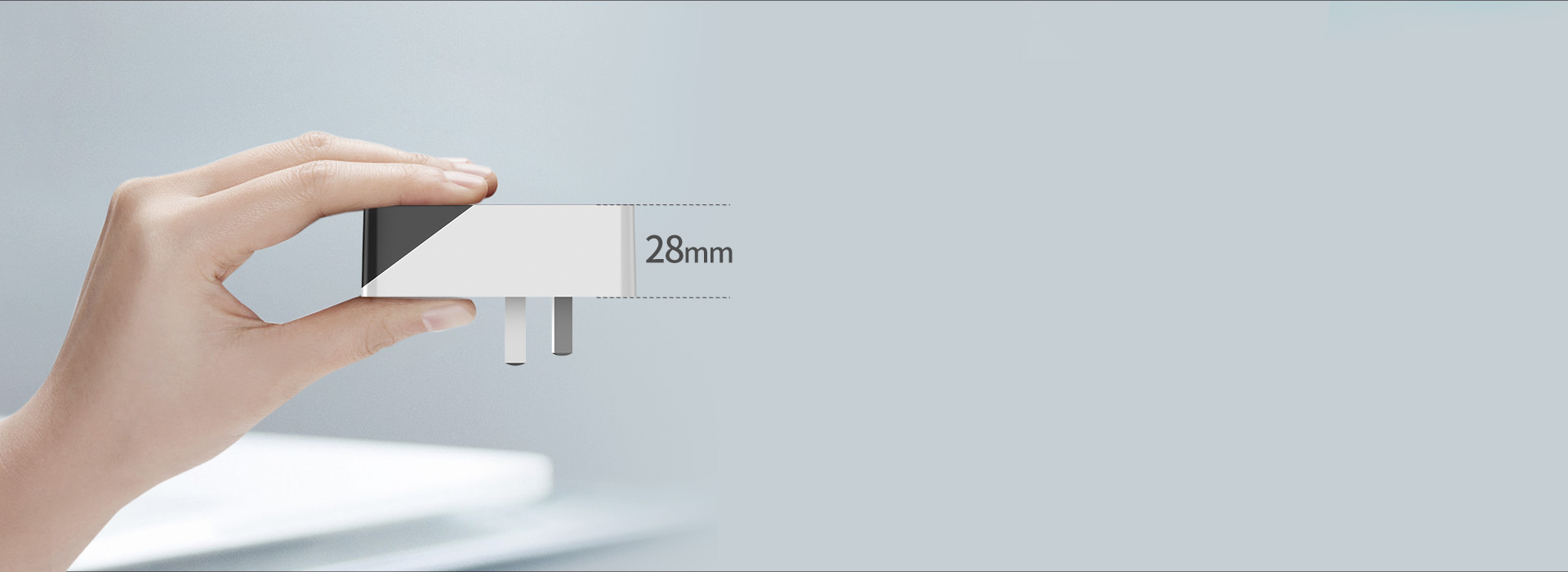 娇小身形，纤薄不占空间 厚度仅28mm...