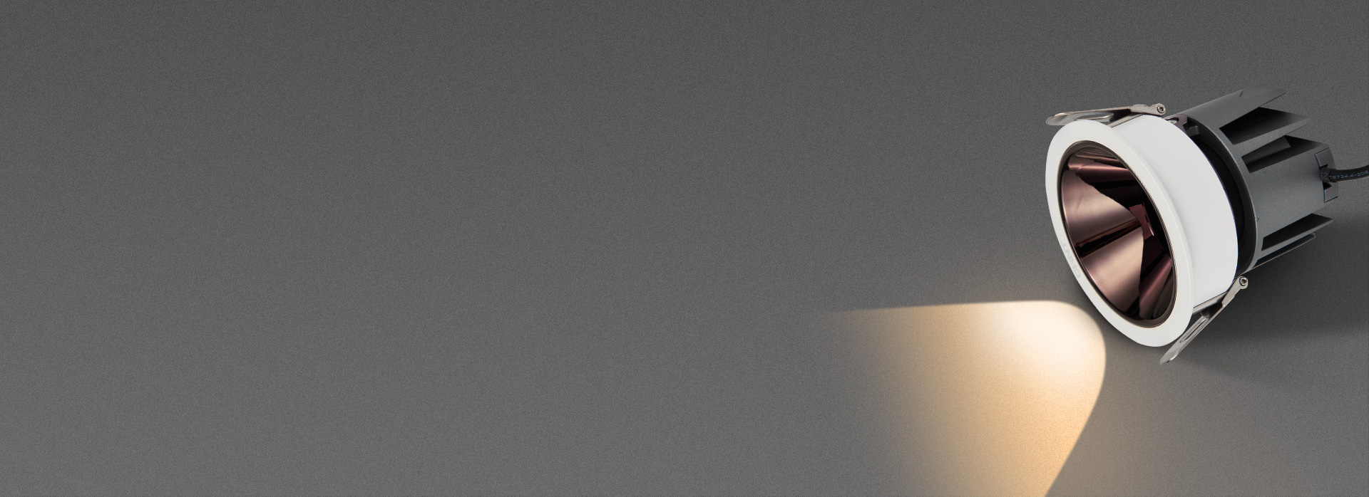 深防眩设计，光线柔和不刺眼 光源深藏，...